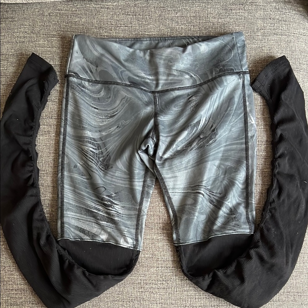 Alo yoga Gray and Black Marble Pattern Leggings